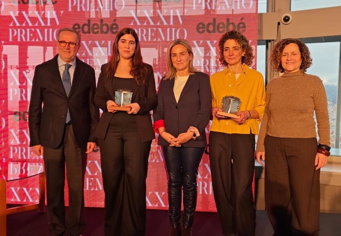 Antonio Garrido, May R Ayamonte, Milagros Tolón, Paloma Bordons y Sònia Hernández tras el acto de este jueves.