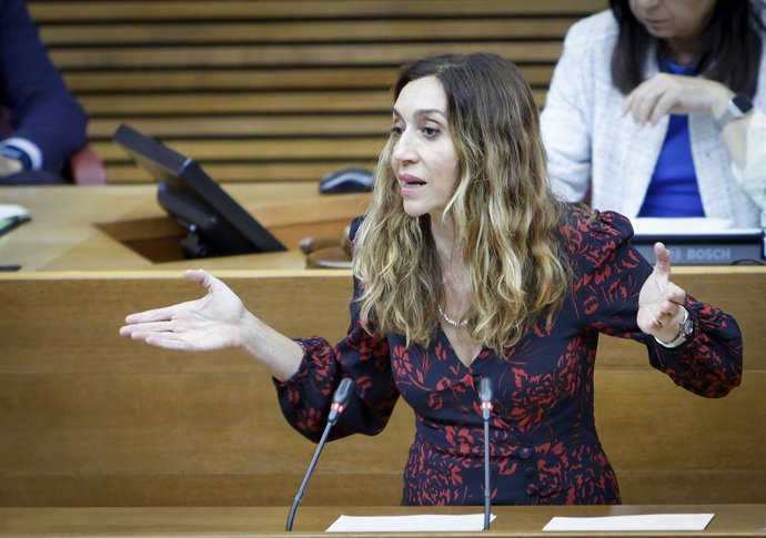 Archivo - Arxiu - La portaveu adjunta de Compromís en Les Corts, Isaura Navarro, en imatge d'arxiu