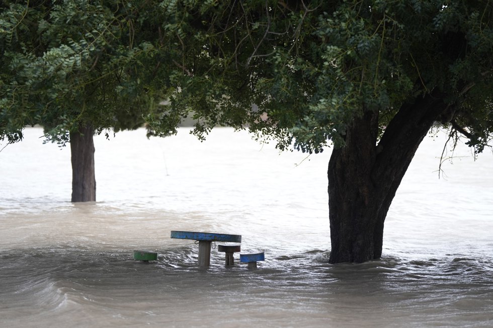 Zonas inundadas por las intensas lluvias de las últimas jornadas próximas a la localidad sevillana del Palmar de Troya. 