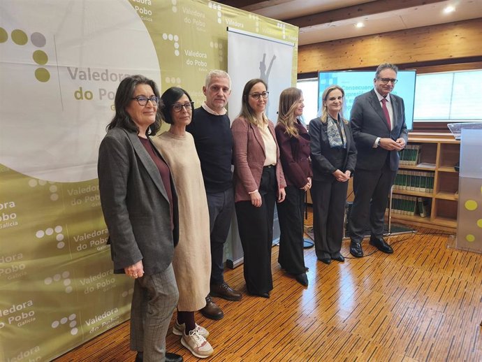 La Fundación Érguete presenta a la Valedora do Pobo el informe 'Consecuencias de la supresión del subsidio de excarcelación e impacto social en Galicia'.