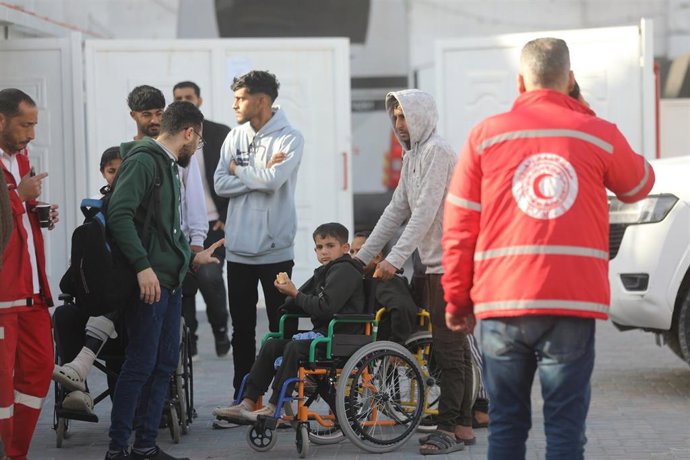 Acampada por Palestina entrega 1.129 firmas tras la apertura del paso de Rafah