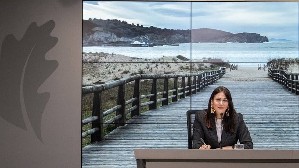 La portavoz de la Diputación de Bizkaia, Leixuri Arrizabalaga, en rueda de prensa.