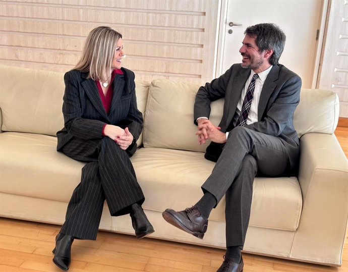 La consellera de Culura, Carmen Ortí, y el ministro de Cultura, Ernest Urtasun, en su primera reunión en València.