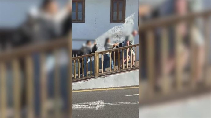 Suc.- Detenida tras ser reconocida en un vídeo difundido intentando robar del bolso de una turista en el sur de Tenerife