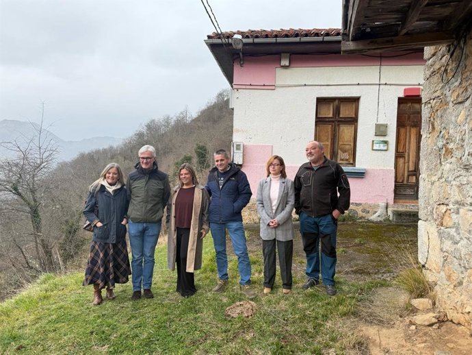 Un proyecto piloto busca reforzar la producción del Queso de Los Beyos y atraer población al concejo de Amieva.