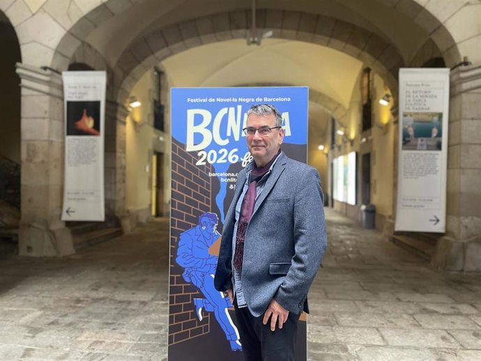 El escritor británico Mick Herron, creador de la serie 'Caballos lentos'