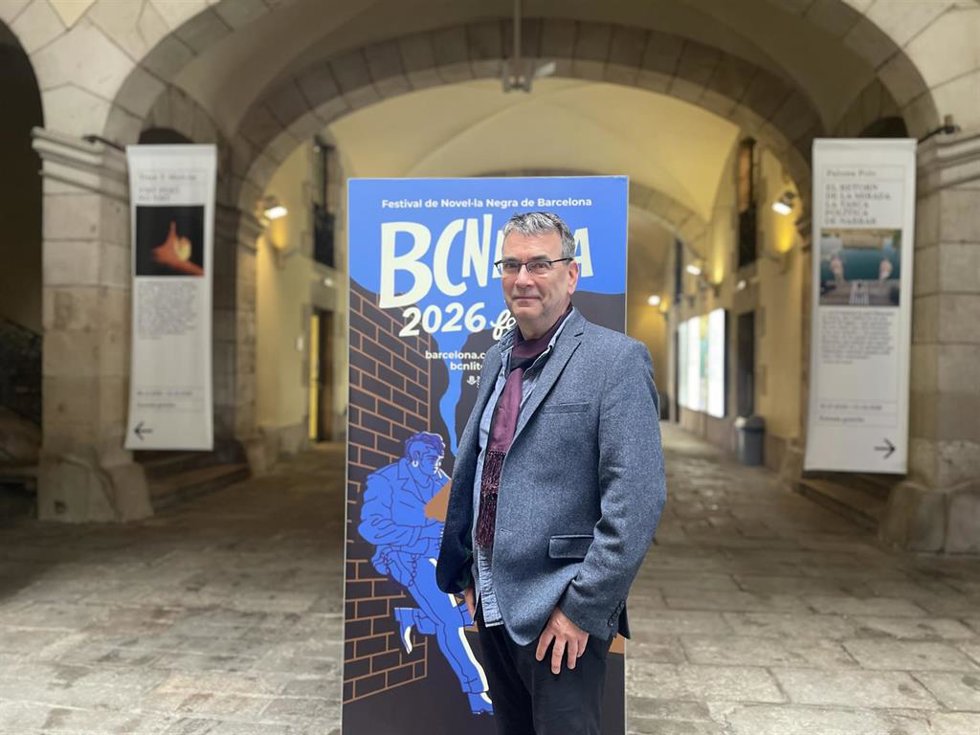 El escritor británico Mick Herron, creador de la serie 'Caballos lentos'