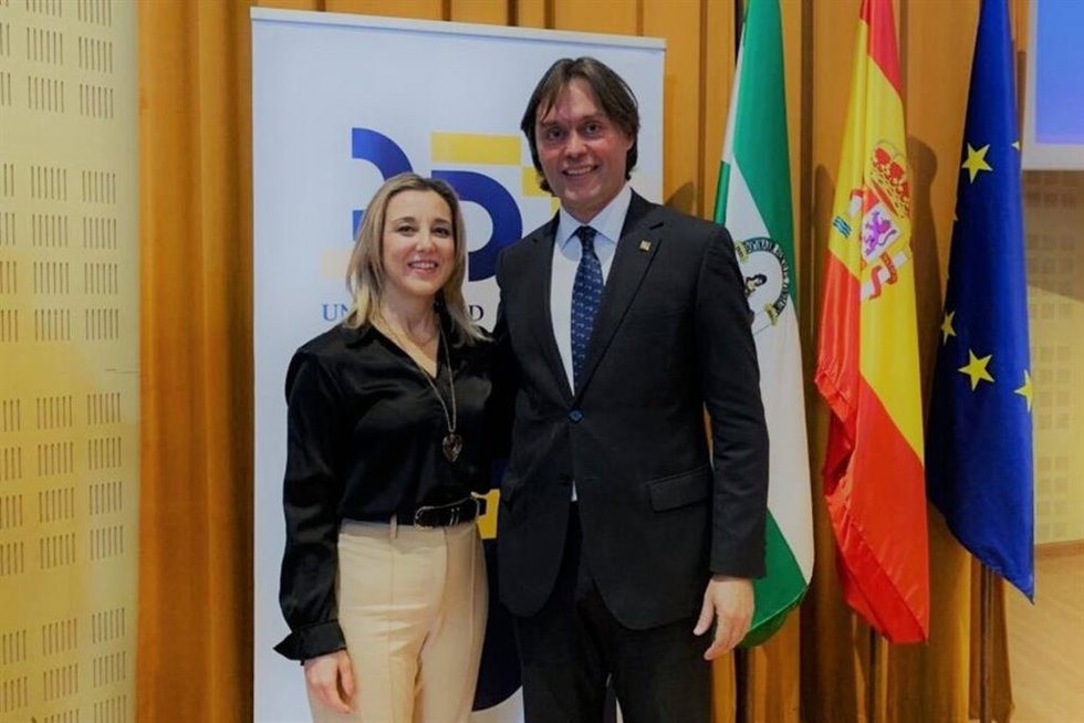 La alcaldesa de Alcalá y el rector de la UPO