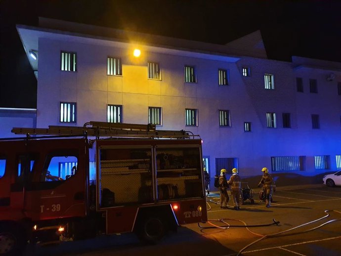 Archivo - El Centro de Menores de Juslibol, en una imagen de archivo de un incendio en las instalaciones en 2019.