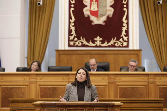 La consejera de Bienestar Social, Bárbara García Torijano, interviene en el Pleno de las Cortes de Castilla-La Mancha.