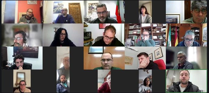 Reunión de alcaldes de IU con la participación de Antonio Maíllo y Toni Valero para abordar el paso de la borrasca Leonardo.