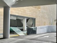 El viento derriba una cristalera exterior de las urgencias pediátricas del Materno-Infantil de Almería