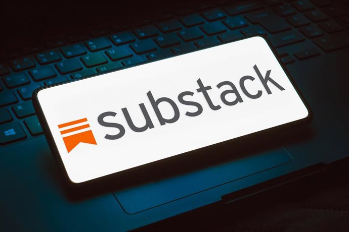 Archivo - November 24, 2023, Brazil: In this photo illustration, the Substack logo is displayed on a smartphone screen.
