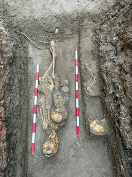 Estepona halla 12 nuevas tumbas en una necrópolis musulmana que existió durante los siglos XIII y XV