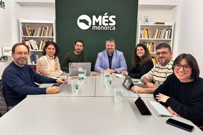 Mandatarios de MÉS per Mallorca y Més per Menorca, reunidos este jueves en Maó.