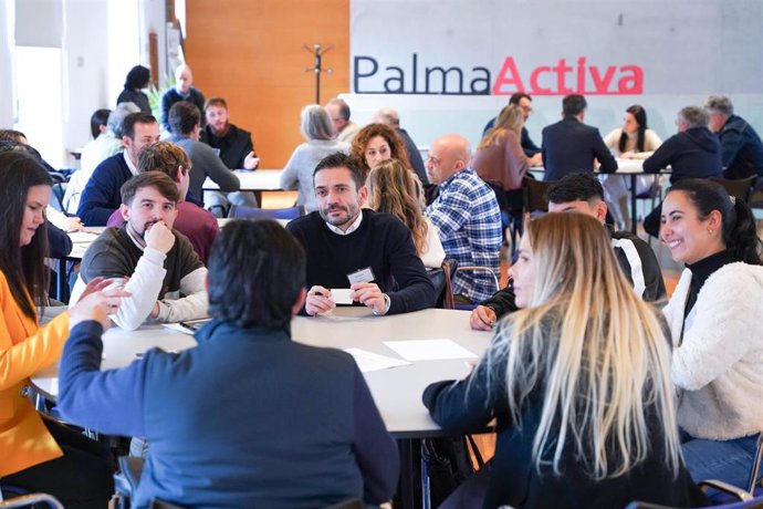 Más de 60 emprendedores y autónomos participan en un 'speed networking' de PalmaActiva.