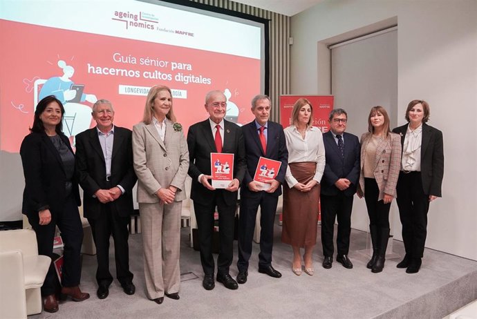 Presentación de ‘Longevidad y Tecnología, guía senior para hacernos cultos digitales’