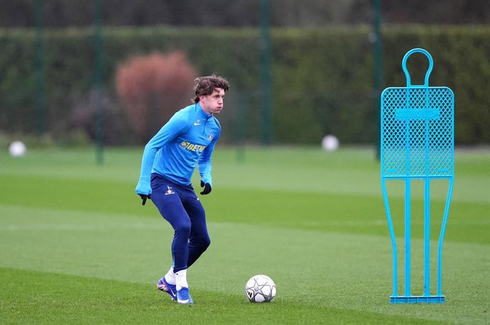 27 January 2026, United Kingdom, London: Tottenham Hotspur's Conor Gallagher in action during the team's training session at Tottenham Hotspur Training Ground ahead of tomorrow's UEFA Champions Leaguse soccer match against Eintracht Frankfurt. Photo: Jona
