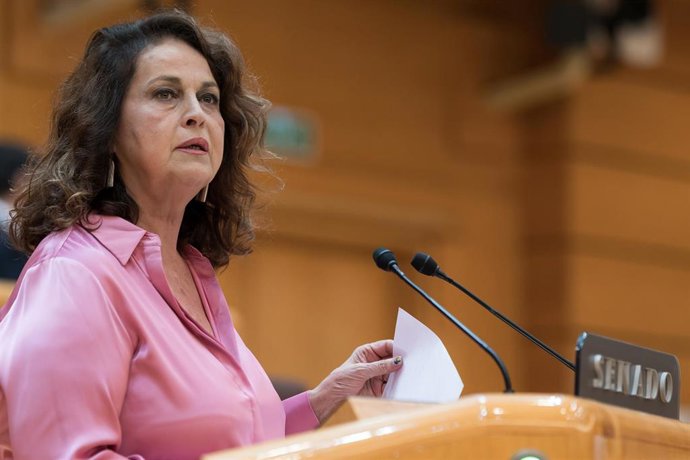 Archivo - La senadora Carla Delgado Gómez, más conocida como Carla Antonelli, durante un pleno en el Senado, a 17 de julio de 2025, en Madrid (España). El Pleno del Senado aprueba hoy de manera definitiva la reforma de la ley del Convenio Económico de Nav