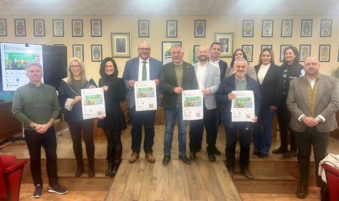La Mancomunidad Axarquía ha acogido este jueves la presentación de la I Feria Internacional del Sector Primario de la Axarquía Costa del Sol que tendrá lugar los días 22, 23 y 24 de octubre en el recinto ferial Juan Carlos I de Vélez.