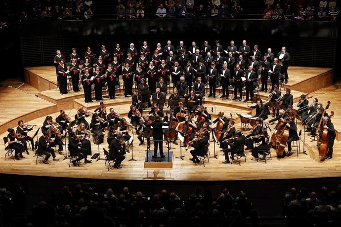 Archivo - El Orfeón Donostiarra en la Philharmonie de París