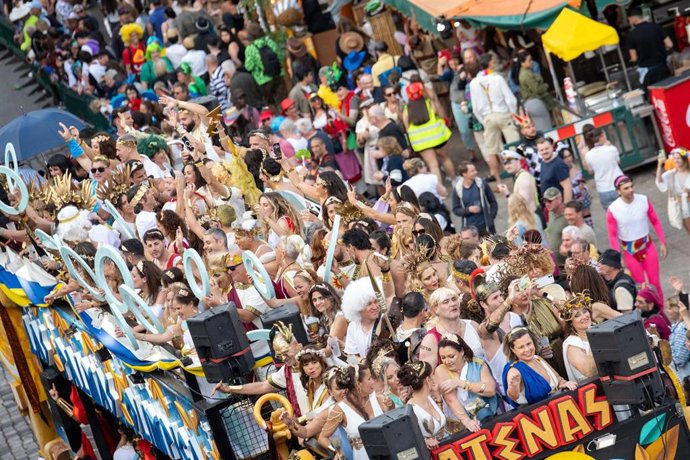 Archivo - La Gran Cabalgata del Carnaval de Las Palmas de Gran Canaria reúne a 120.000 personas al cierre de las fiestas