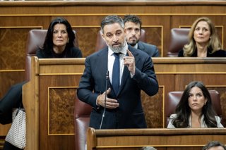 Archivo - El presidente de Vox, Santiago Abascal, interviene durante una sesión de control al Gobierno, en el Congreso de los Diputados, a 10 de diciembre de 2025, en Madrid (España). 