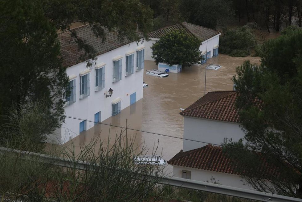 Zonas inundadas por las intensas lluvias de las últimas jornadas próximas en la localidad gaditana de Arcos de la Frontera A 5 de febrero de 2026 en Cádiz (Andalucía, España). 