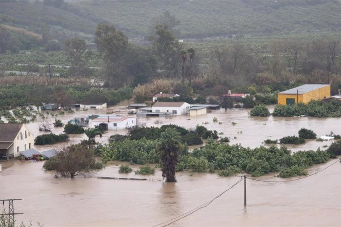 Imagen de la localidad gaditana de San Martín del Tesorillo y su entorno próximo inundado tras el paso de la borrasca Leonardo.