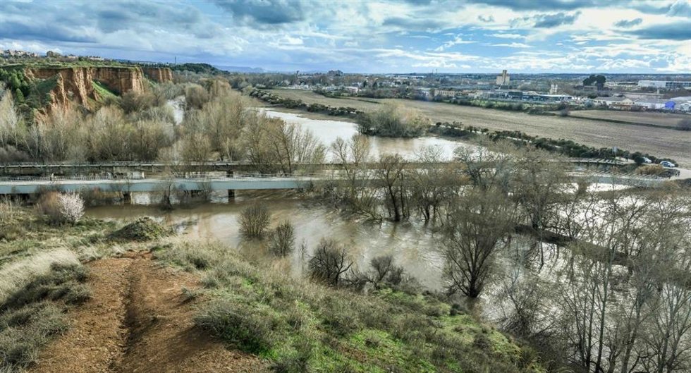 Archivo - El río Henares a su paso por Guadalajara.
