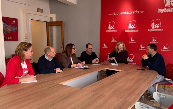 Reunión entre IU Asturias y el sindicato Usaga.