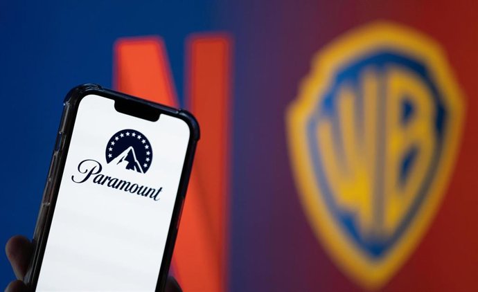 Archivo - Logo de Paramount y Warner Bros. Discovery.