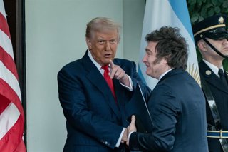 Archivo - El presidente de Estados Unidos, Donald Trump, y el presidente de Argentina, Javier Milei.