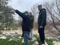 Evacuadas seis viviendas de Puente Genil (Córdoba) por desprendimientos de un talud