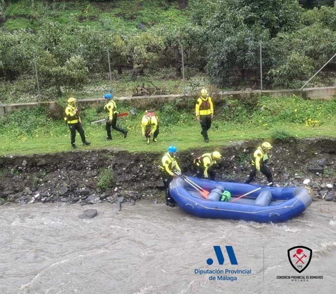 Efectivos del Consorcio de Bomberos de la Diputación de Málaga.