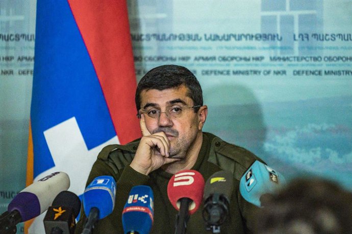 Archivo - 11 October 2020, Azerbaijan, Stepanakert: Leader of the breakaway region of Nagorno-Karabakh, Arayik Harutyunyan, holds a press confercene in Stepanakert. Armenia and Azerbaijan had agreed to a ceasefire on Saturday, in order to exchange prisone