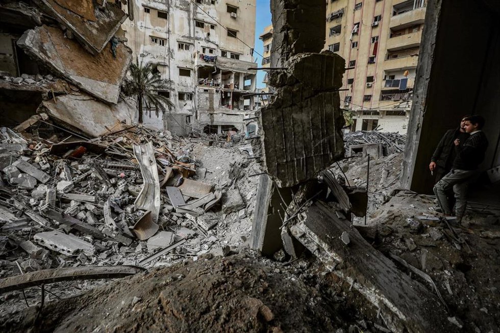 Restos y escombros tras un ataque israelí en ciudad de Gaza, Franja de Gaza