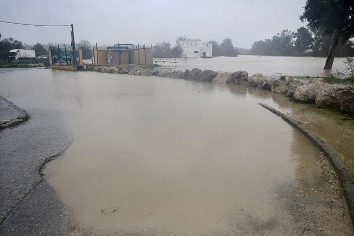 Imagen de la barriada de La Corta en Jerez de la Frontera (Cádiz)inundada tras el desbordamiento del río Guadalete a su paso por la localidad. A 5 de febrero de 2026, en Jerez de la Frontera, Cádiz (Andalucía, España). El Servicio de Emergecias de Andaluc