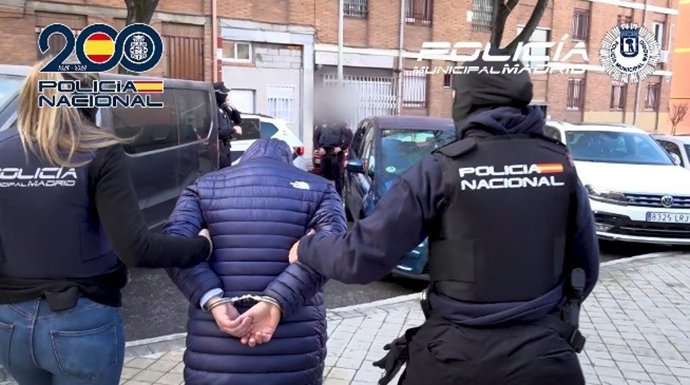 Desarticulados tres puntos de venta de productos falsificados y medicamentos ilegales en Vallecas