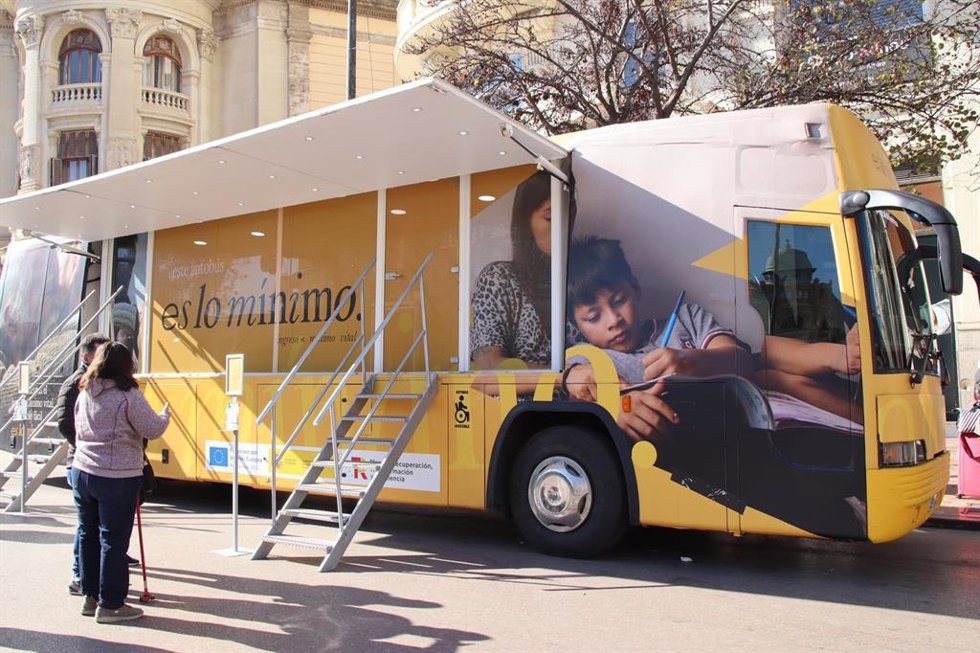 Archivo - Autobús del IMV