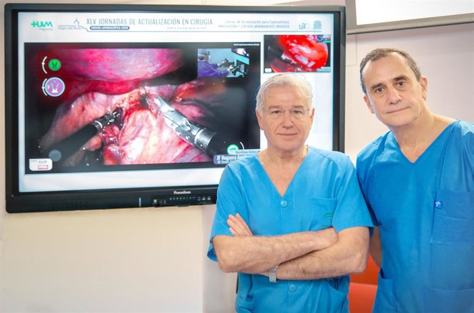 Los doctores Salvador Morales y Javier Padillo de los hospitales Virgen Macarena y Virgen del Rocío de Sevilla.