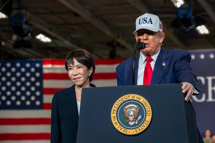 Archivo - Arquivo - Imagem de arquivo do presidente dos EUA, Donald Trump, e da primeira-ministra japonesa, Sanae Takaichi.