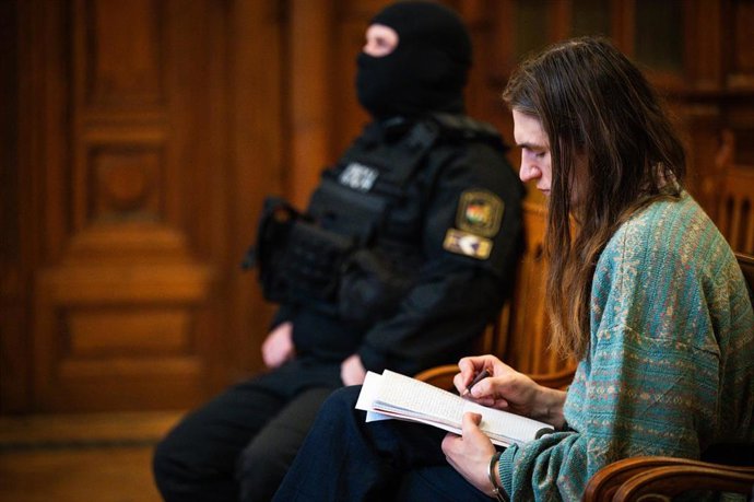 Juicio en Budapest contra Maja T., activista de izquierdas acusado de agredir a dos personas de ultraderecha en el marco de marchas neonazis.