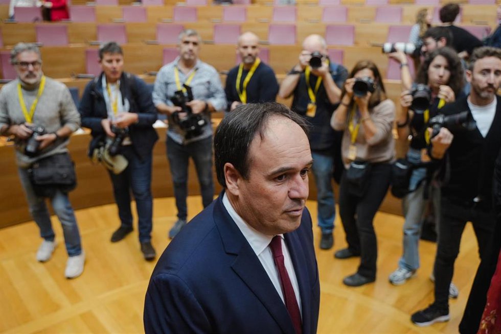 Archivo - El 'president' de la Generalitat, Juanfran Pérez Llorca , en una imagen de archivo en Les Corts