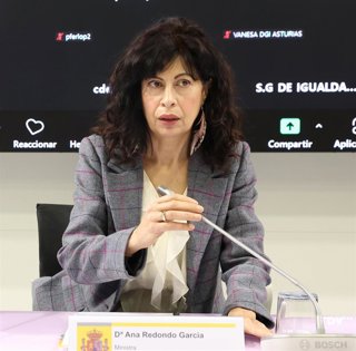 La ministra de Igualdad, Ana Redondo, atiende a los medios antes del Comité de Crisis del Ministerio de Igualdad, en el Ministerio de Igualdad, a 4 de febrero de 2026, en Madrid (España).  