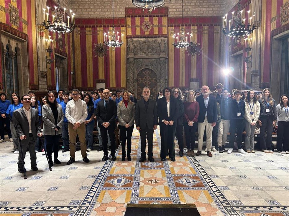 Collboni y Riba presiden la entrega de acreditaciones junior del PE a alumnos de Barcelona