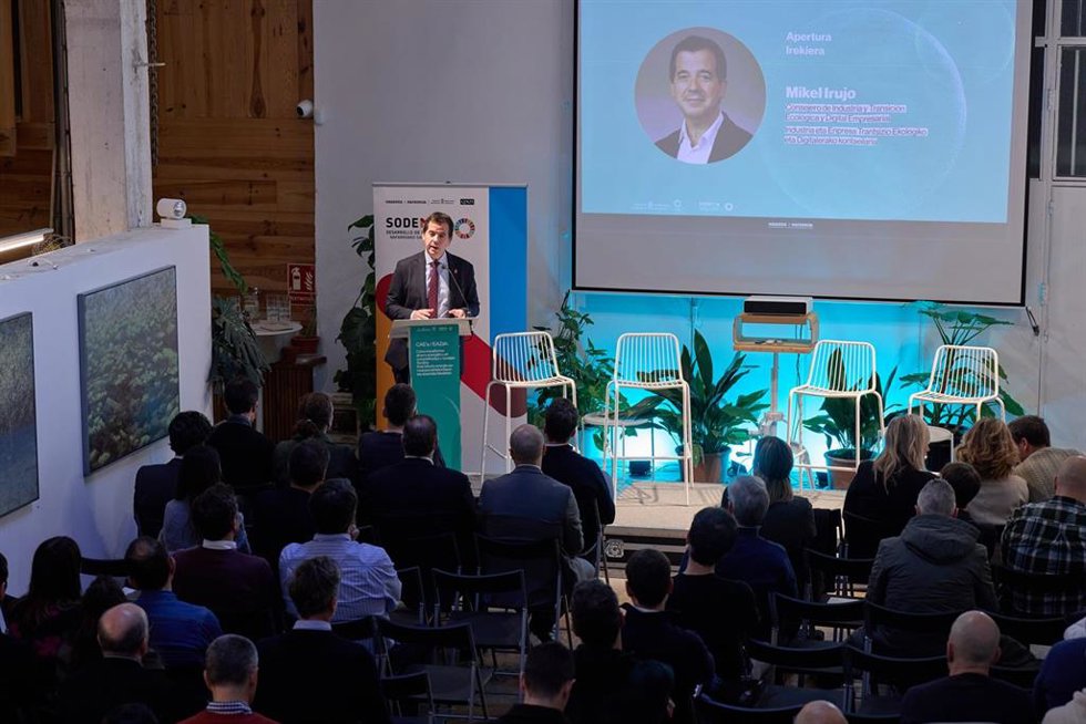 El consejero Irujo abre la jornada Cómo transformar ahorro energético en competitividad y ventajas fiscales .