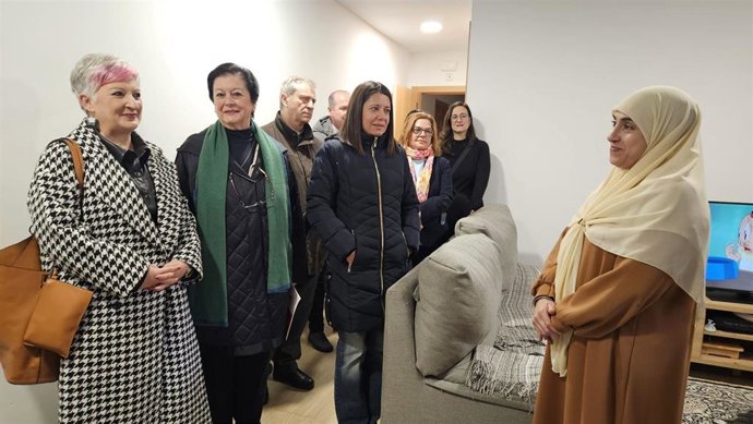 La consejera de Bienestar Social, Bárbara García Torijano, ha visitado el Centro Belén de Cáritas en Guadalajara