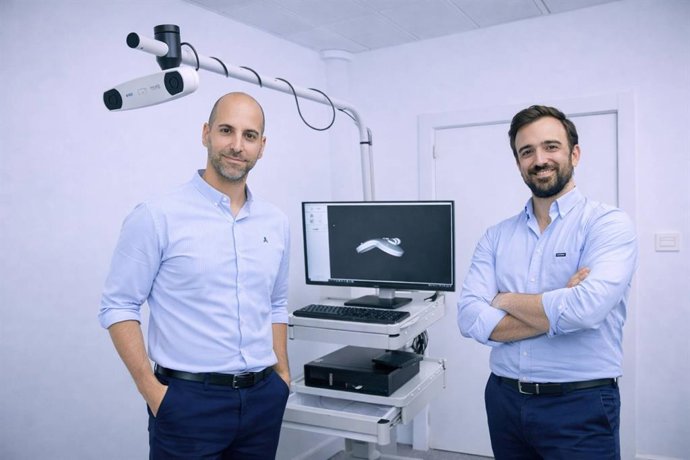 Un hito en la estimulación transcraneal; primera formación universitaria acreditada en EMT y tDCS en español