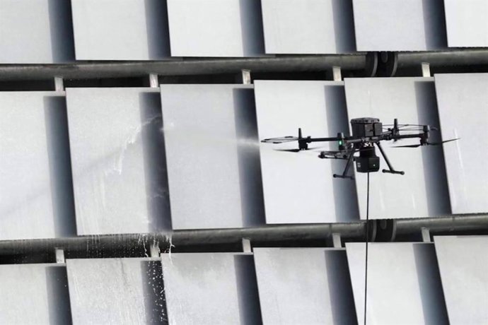 Drones que limpian lo imposible; tecnología al servicio del deporte